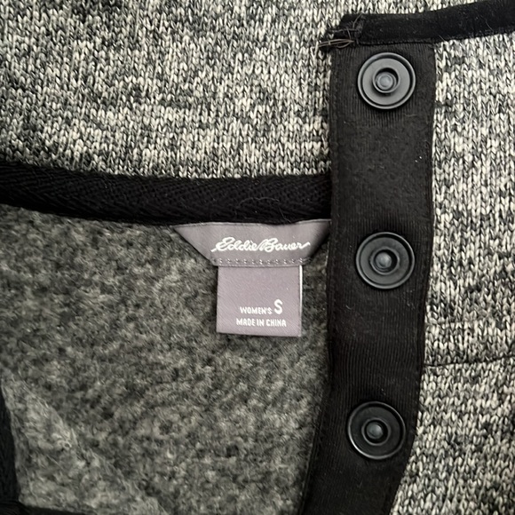 Eddie Bauer Quarter Button-up - Picture 2 of 3